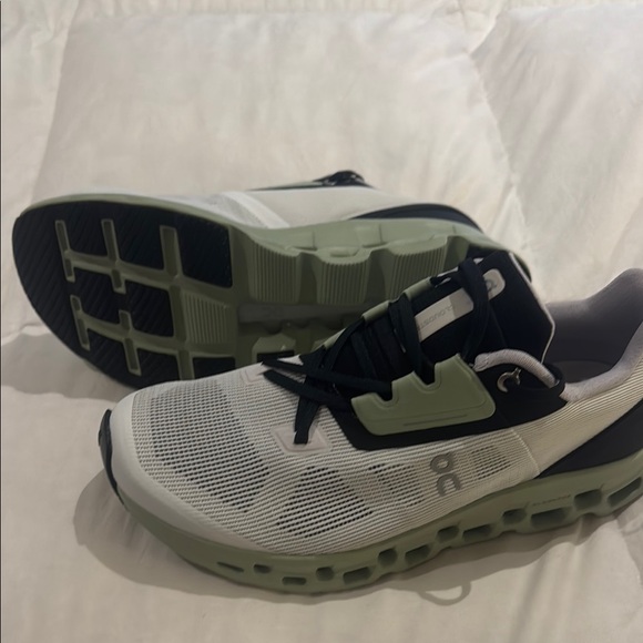 On Cloudstratus Running women’s Shoes - white, sage green and black. New - Picture 3 of 5
